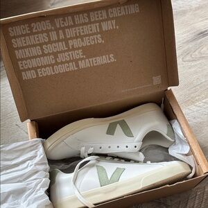 NIB Veja White + Clay (sage green) Sneakers 41